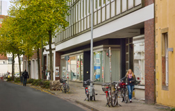 Eingang zum Dekanat des Fachbereichs Kultur- und Sozialwissenschaften. Foto: Universität Osnabrück,/Manfred Pollert